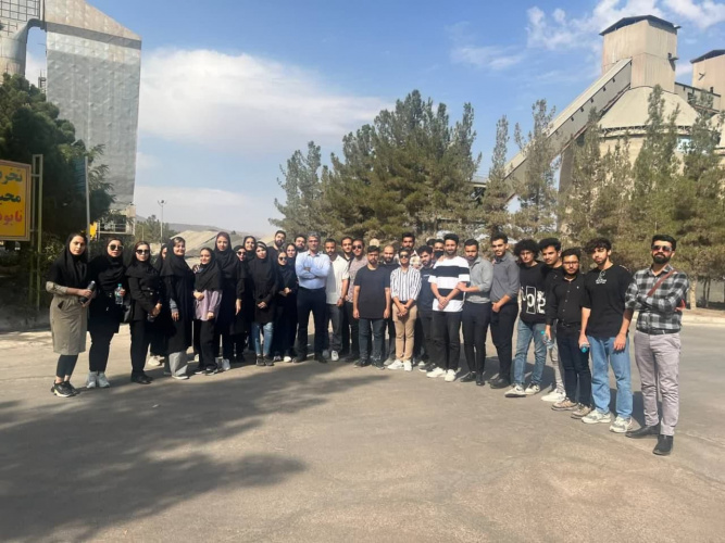 دانشجویان رشته مهندسی مواد و متالورژی دانشگاه صنعتی بیرجند در قالب برنامه بازدیدهای استاد محور بنیاد نخبگان استان خراسان جنوبی، از کارخانه سیمان قائن بازدید کردند.